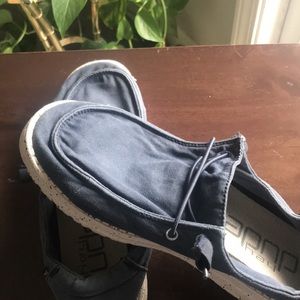 Women’s Hey Dude Shoe Size 8
